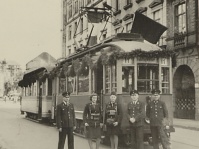 Personal bei der Eröffnung der Linie 11 über die Luisenbrücke, 1946