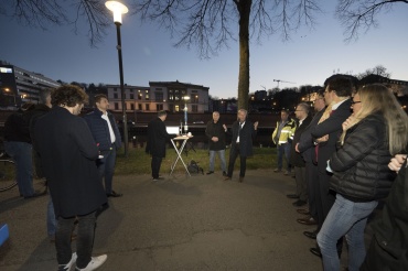 Martin Altmeier (Bildmitte) von den Stadtwerken Saarbrücken erklärt die Technik. Image