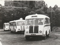 Ab 1951 fuhr die Linie 30 über den Schenkelberg – hier ein Berliet PCK 7 bei der Ausfahrt im Betriebshof, im Hintergrund die Ruinen der ehemaligen Infanteriekaserne Moltkestraße Ab 1951 fuhr die Linie 30 über den Schenkelberg – hier ein Berliet PCK 7 bei der Ausfahrt im Betriebshof, im Hintergrund die Ruinen der ehemaligen Infanteriekaserne Moltkestraße