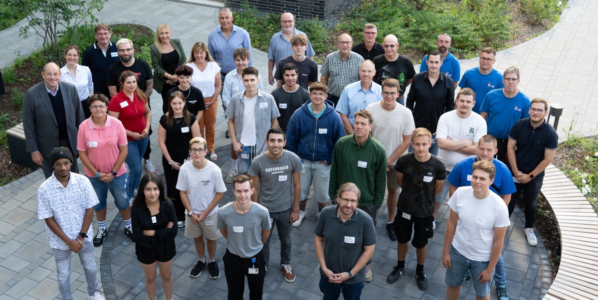 23 junge Auszubildende starteten im August 2025 beim Stadtwerke-Konzern Saarbrücken.